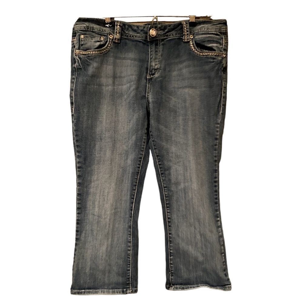Grace in La Cropped Jeans